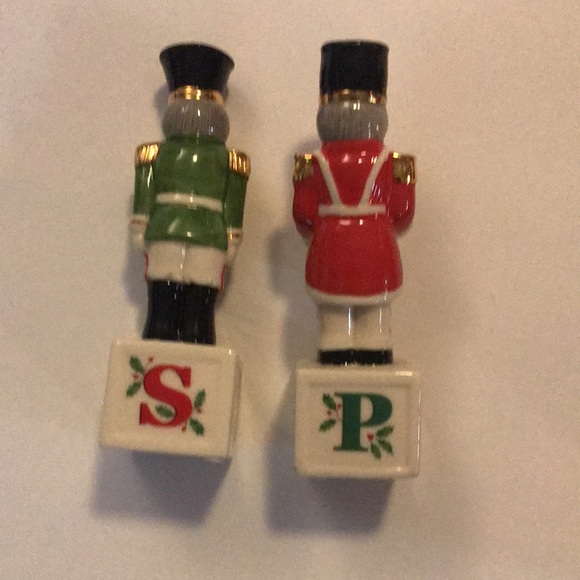 Lenox Salt and Pepper Shaker - toy soldiers - Picture 4 of 13